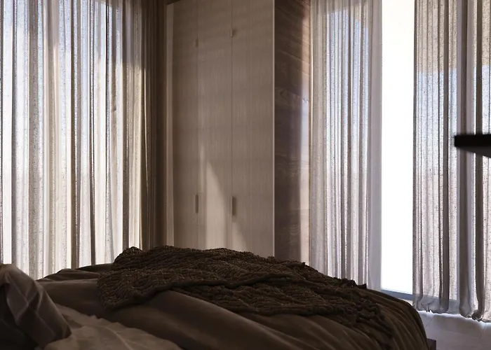 The Landmark & * Kolímbia